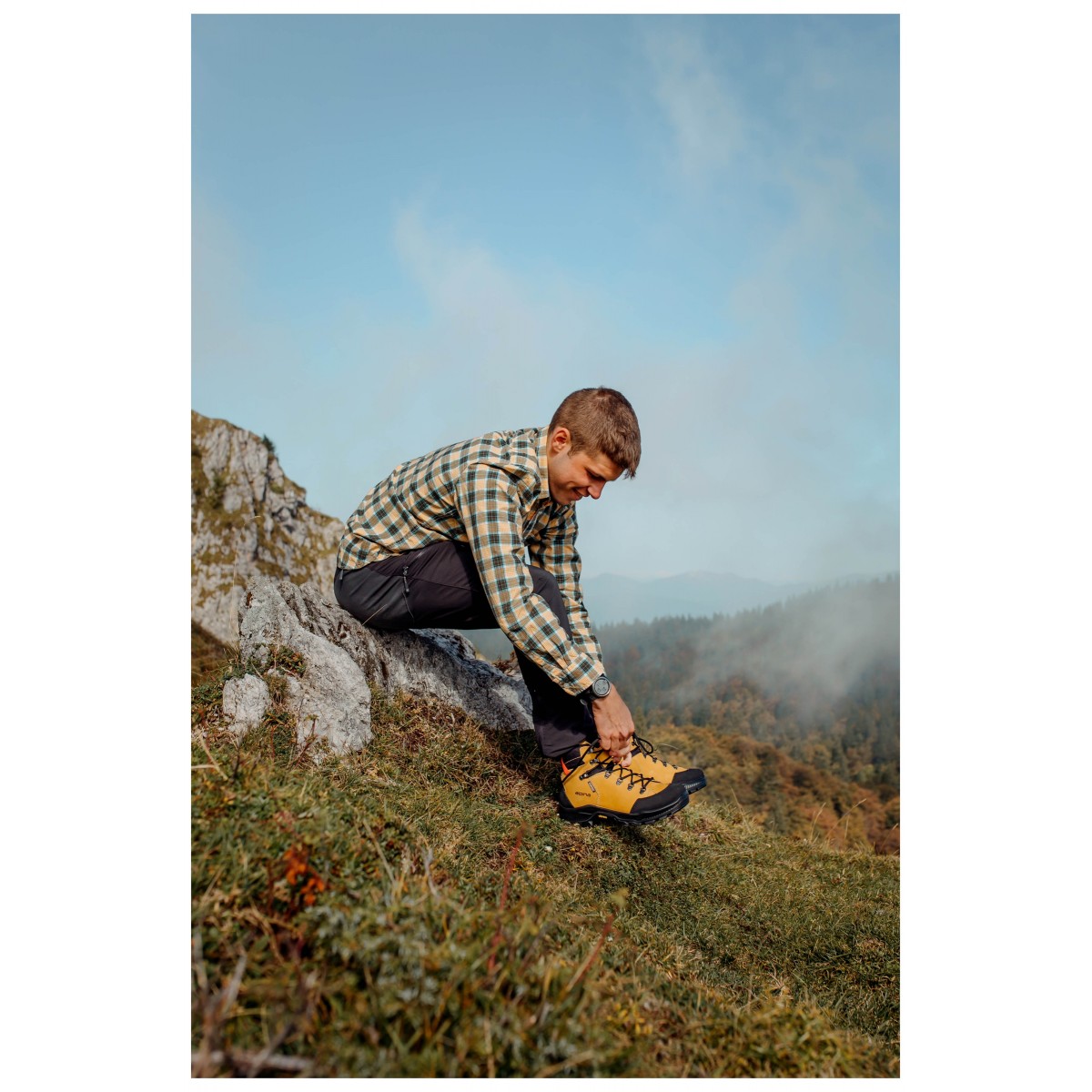 Yellow hiking deals shoes